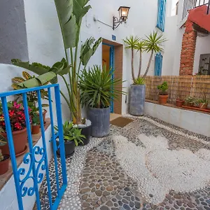 cute-andalusian-townhouse-with-terrace-and-views.1costadelsol.com/